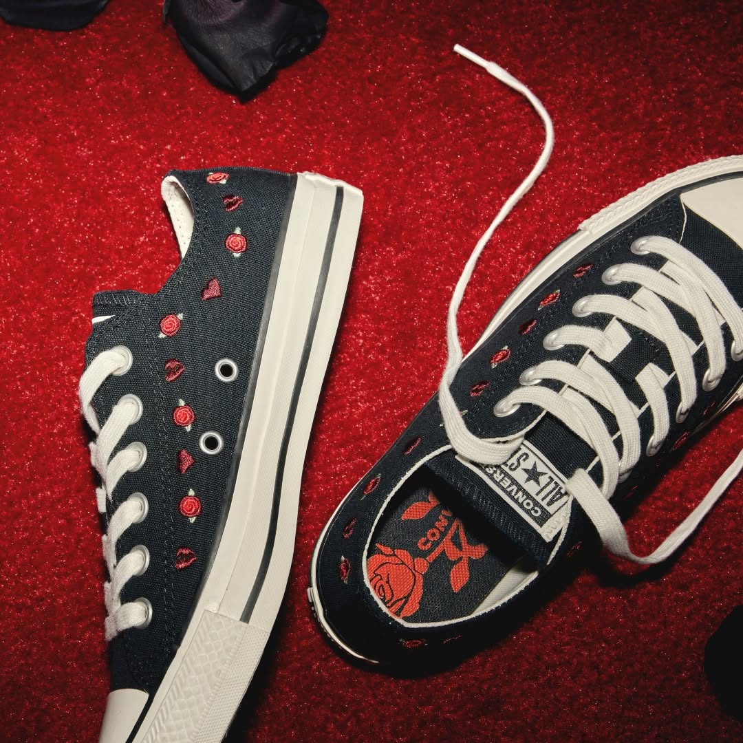 CONVERSE Chuck Taylor Valentines Low Black/Red/Egret